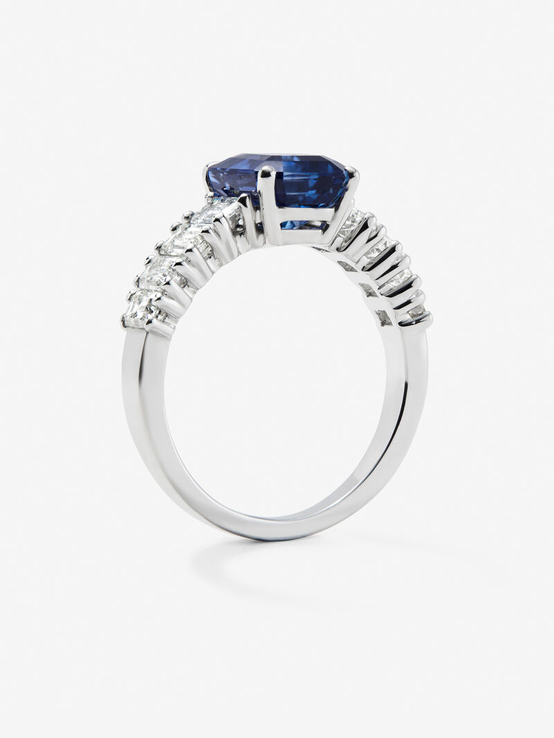 18K white gold solitaire ring with octagonal-cut blue sapphire of 3.11 cts and 8 emerald-cut diamonds with a total of 1.24 cts image number 4