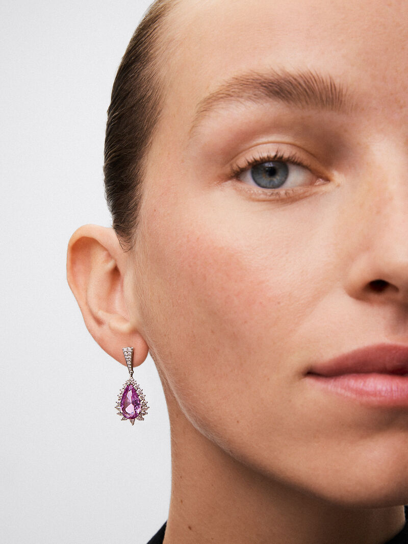 18kt white gold teardrop earrings with pear cut pink sapphires of 7.62 carats and diamonds. image number 3