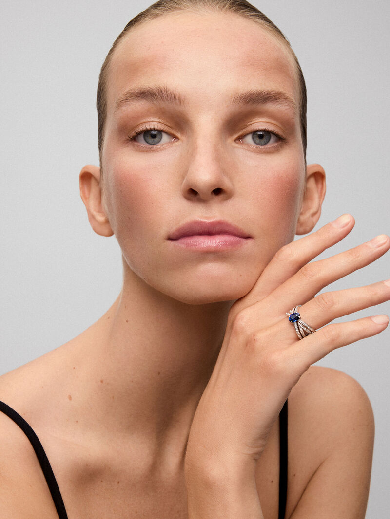 18K white gold multi-arm ring with oval-cut blue sapphire of 1.8 cts and brilliant-cut diamonds with a total of 0.71 cts image number 1