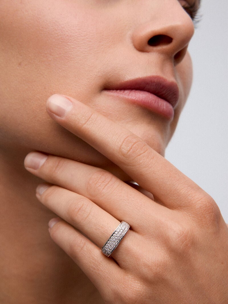 18K White Gold Ring with Brilliant-Cut Pavé Diamonds image number 3