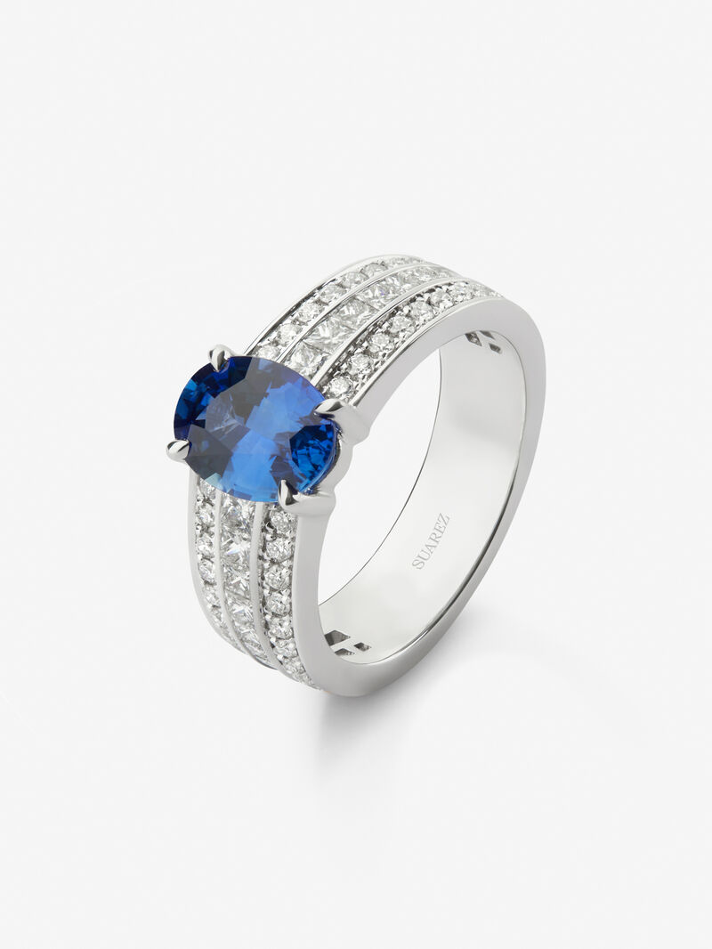 18K white gold ring with oval-cut royal blue sapphire of 2.53 cts, 44 brilliant-cut diamonds with a total of 0.37 cts and 22 princess-cut diamonds with a total of 0.58 cts image number 0