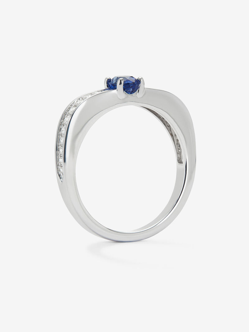 18K white gold ring with oval-cut blue sapphire of 0.44 cts and 22 brilliant-cut diamonds with a total of 0.15 cts image number 2