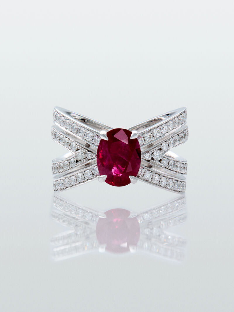 18K white gold multi-arm ring with oval-cut red sapphire of 1.97 cts and brilliant-cut diamonds with a total of 1.06 cts image number 1