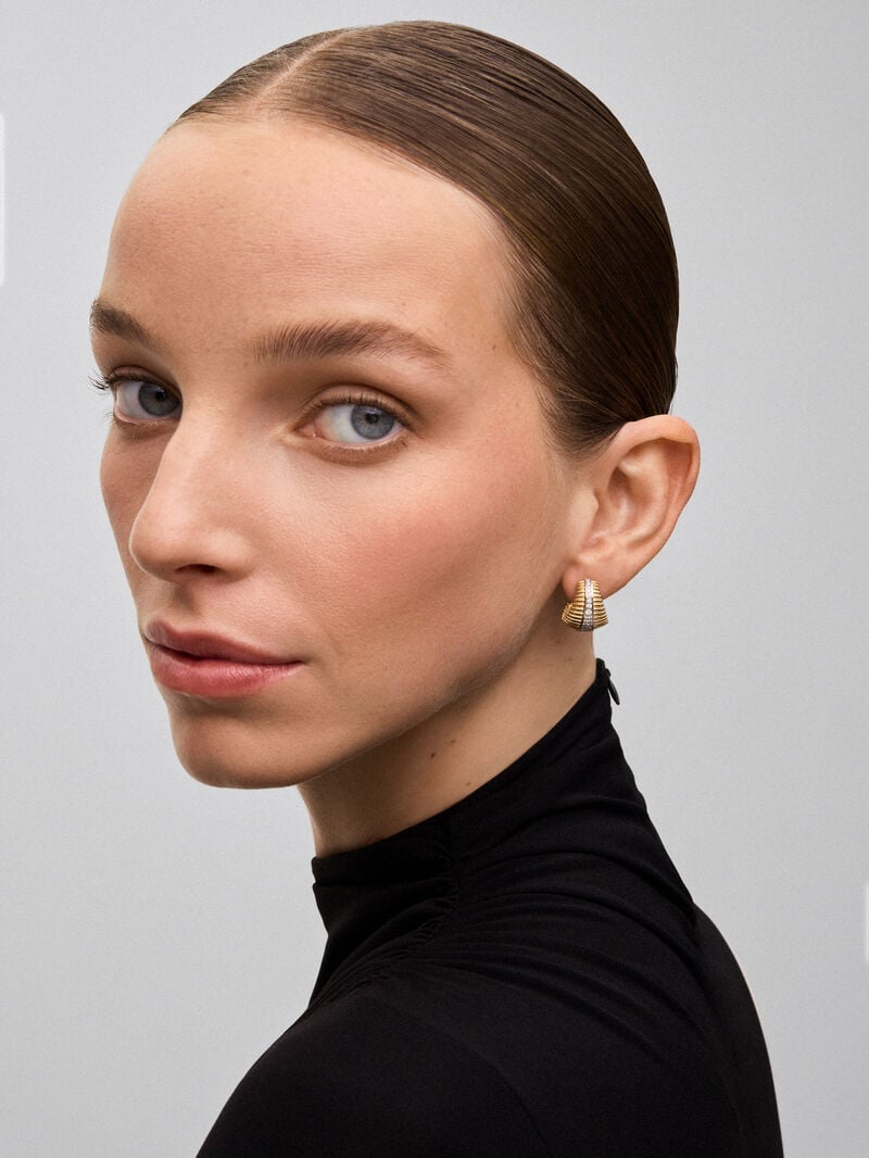 18K White and Yellow Gold Fluted Earrings with Pavé Diamonds image number 3