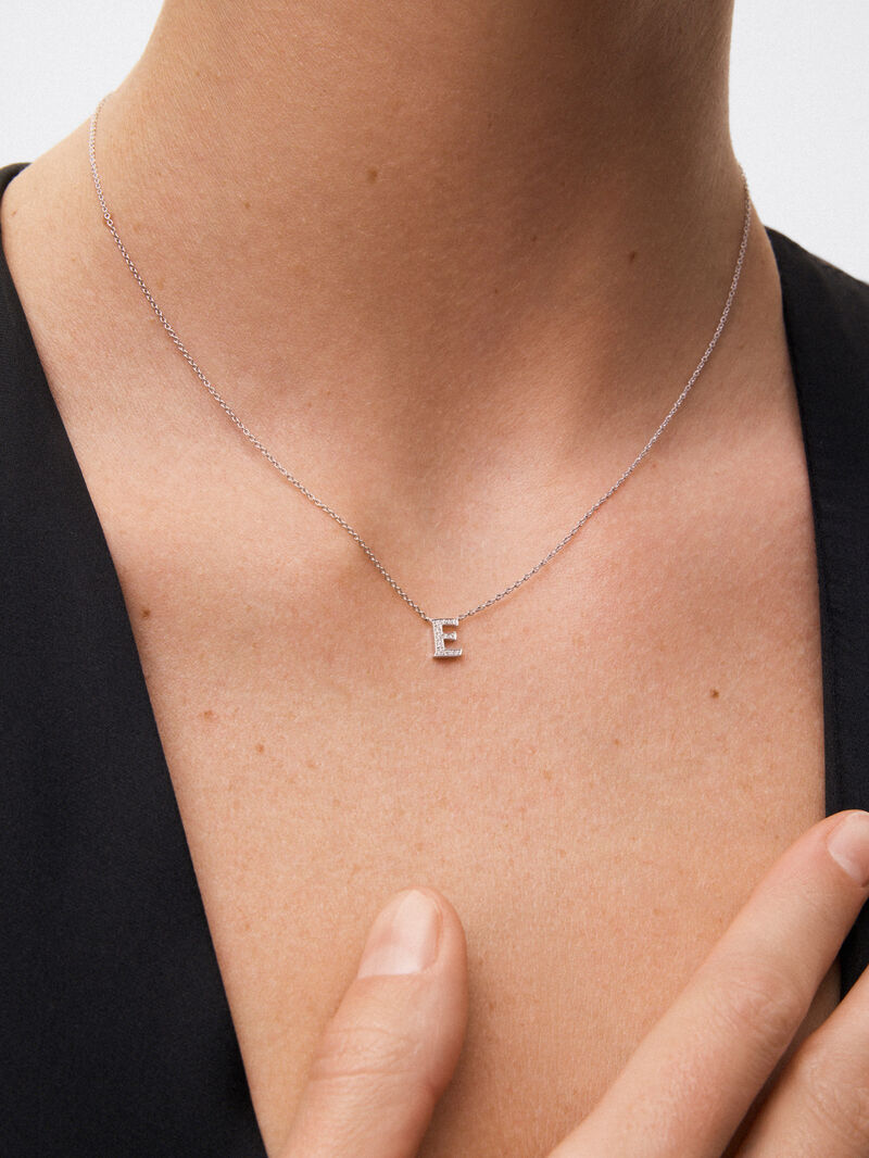 Pendant chain with small initial in 18K white gold and diamonds image number 3