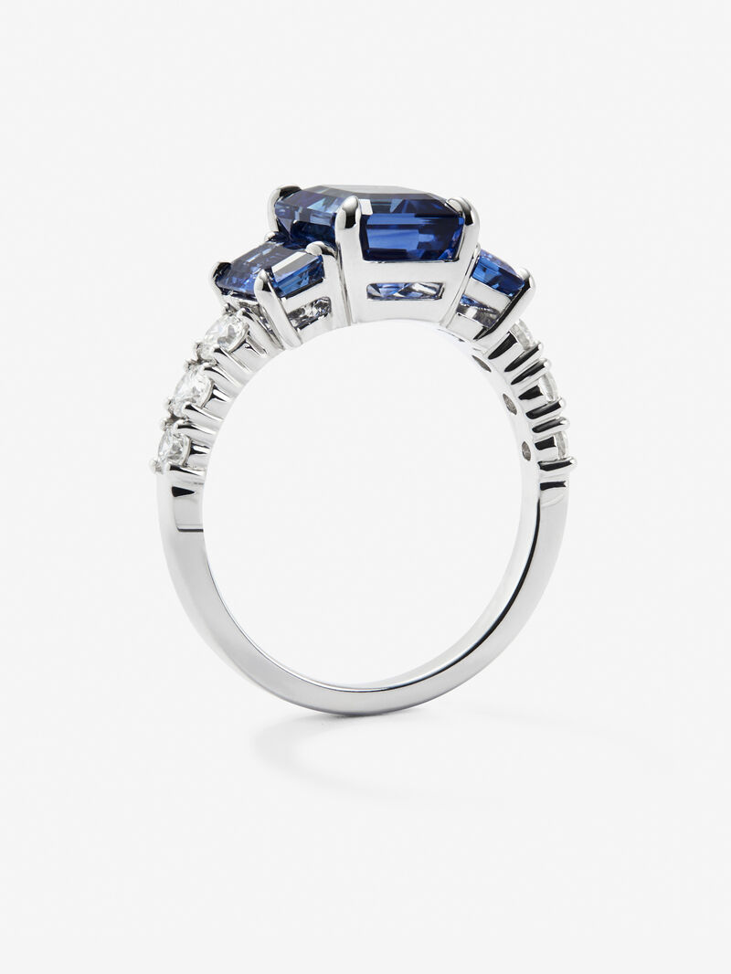 18K white gold triple ring with 3 octagonal-cut blue sapphires with a total of 4.48 cts and 6 brilliant-cut diamonds with a total of 0.42 cts image number 4