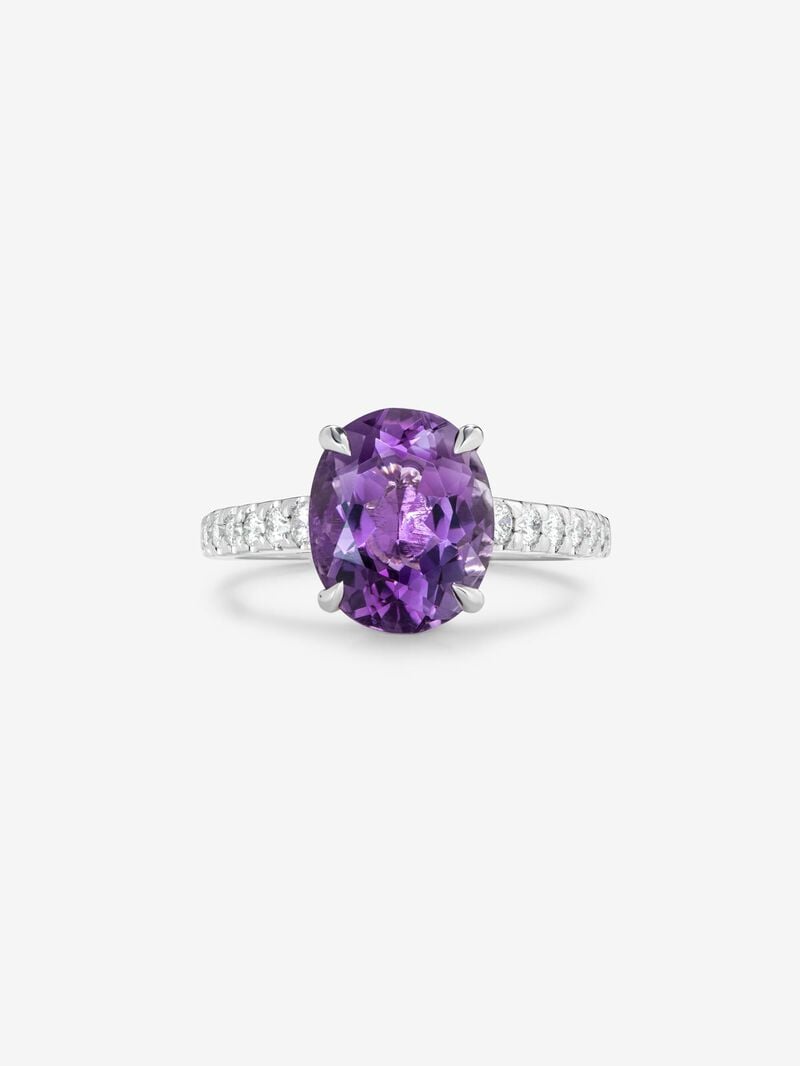 18K white gold ring with oval-cut purple amethyst of 4.35 cts and 12 brilliant-cut diamonds with a total of 0.29 cts image number 2