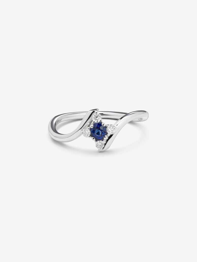 18K white gold ring with sapphire and diamonds. image number 2