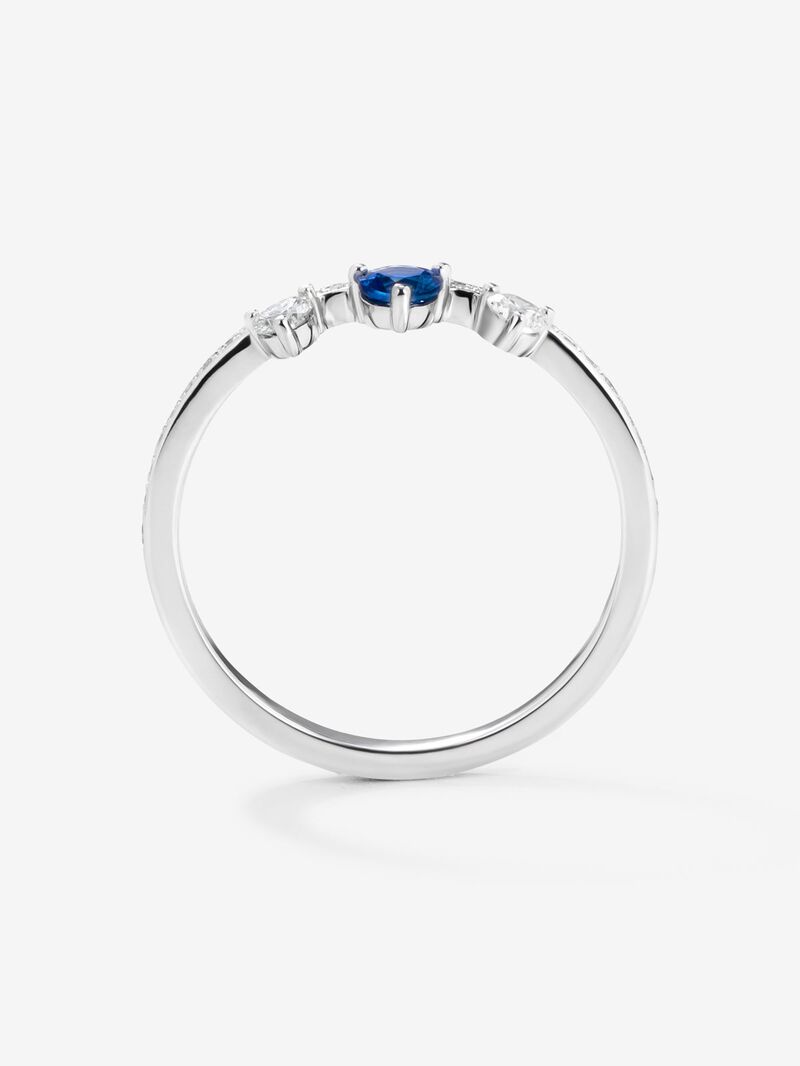 18K white gold ring with sapphire and diamonds image number 4