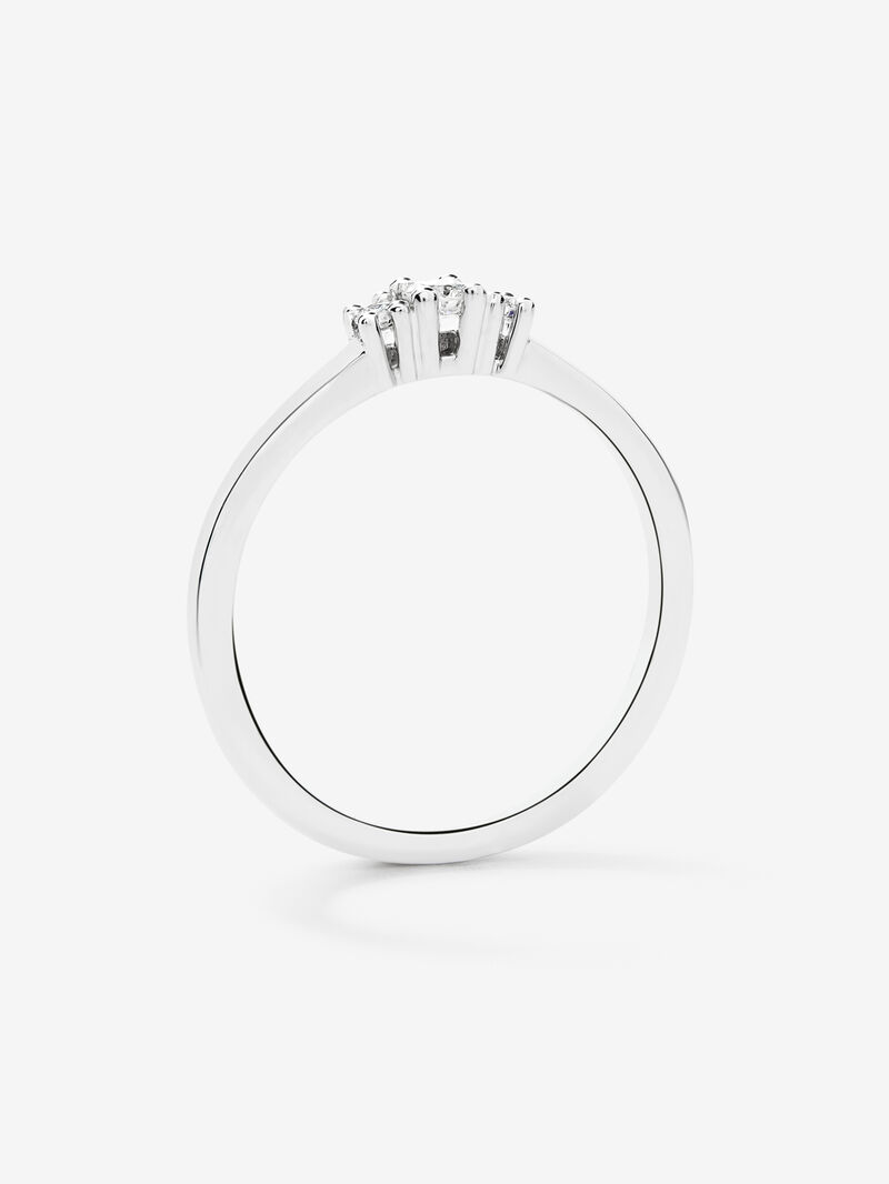18K White Gold Trilogy Ring with Diamonds image number 4