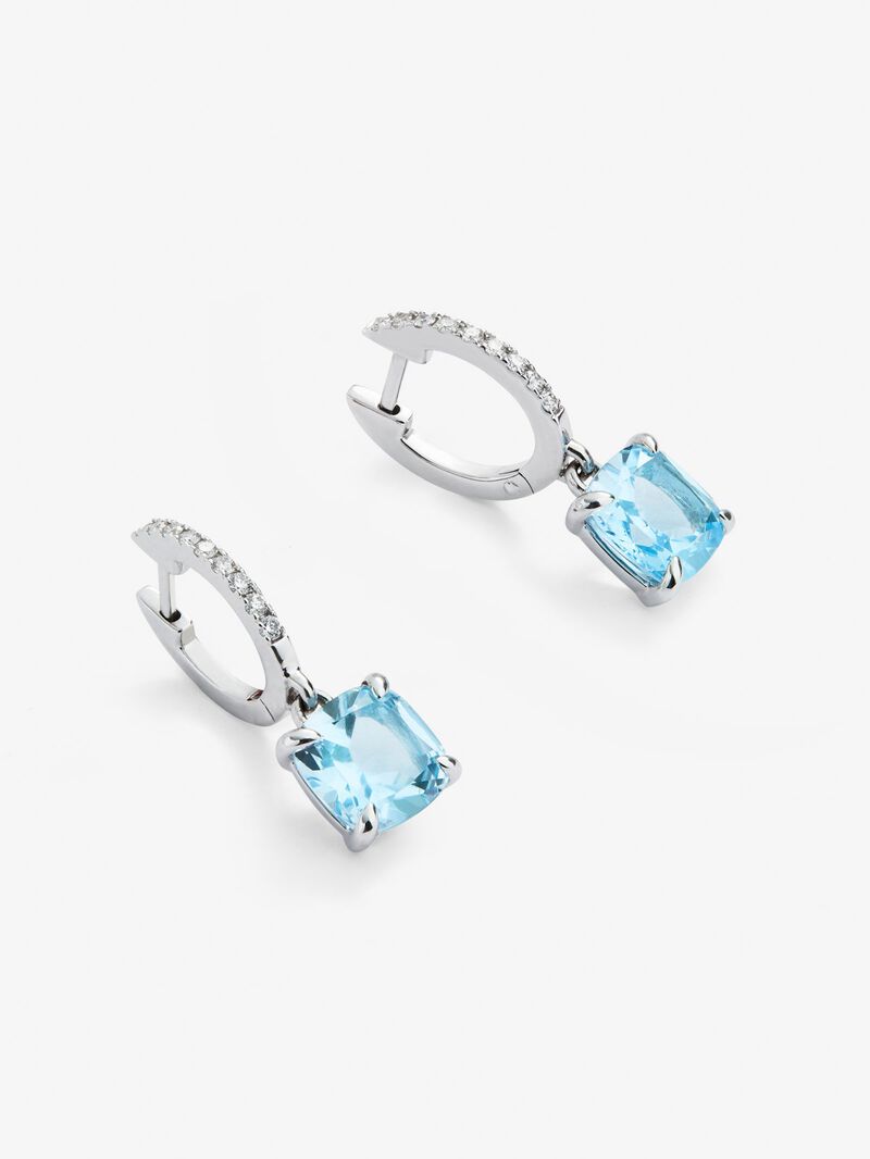 18K white gold hoop earrings with 2 cushion-cut sky blue topazes with a total of 4.05 cts and 18 brilliant-cut diamonds with a total of 0.14 cts image number 2