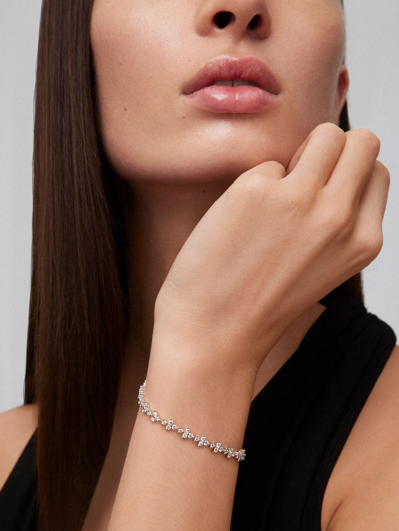 18K White Gold Rivière bracelet with White Diamonds in Bright Size of 2.82 cts image number 3