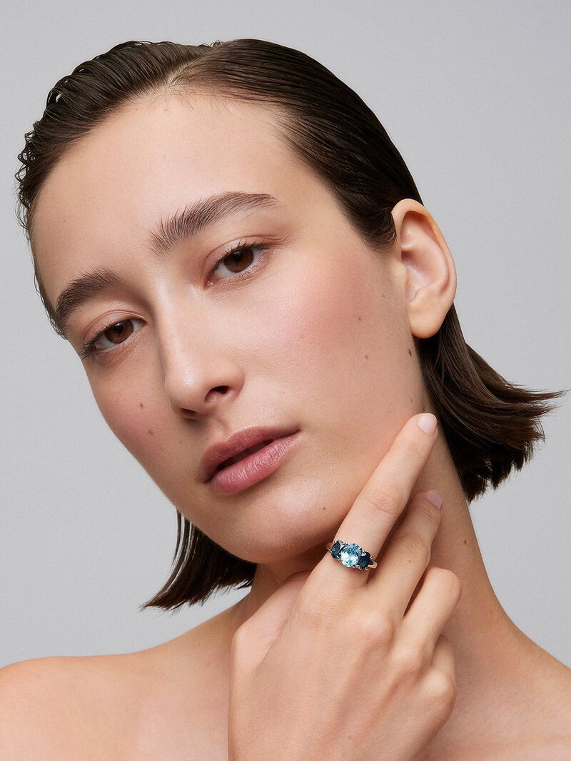925 silver triplet ring with an oval-cut sky blue topaz of 2.31 cts and 2 oval-cut London blue topazes with a total of 1.71 cts image number 1