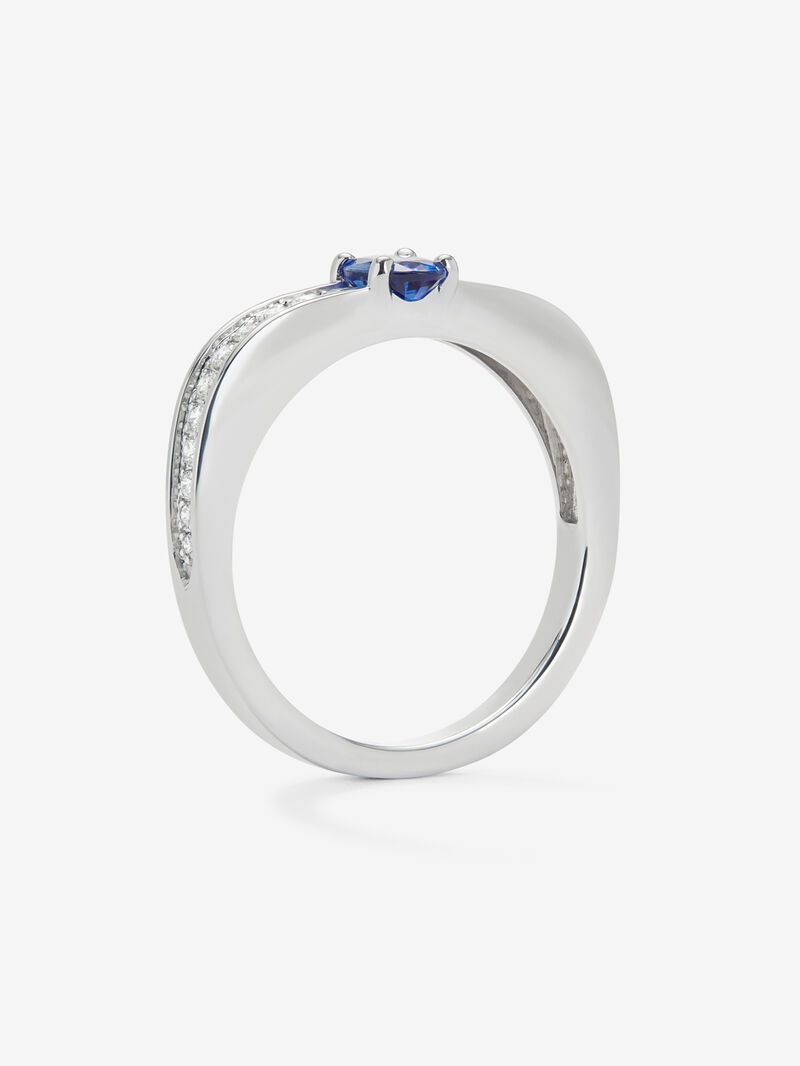 18K white gold ring with oval-cut blue sapphire of 0.47 cts and 22 brilliant-cut diamonds with a total of 0.16 cts image number 2