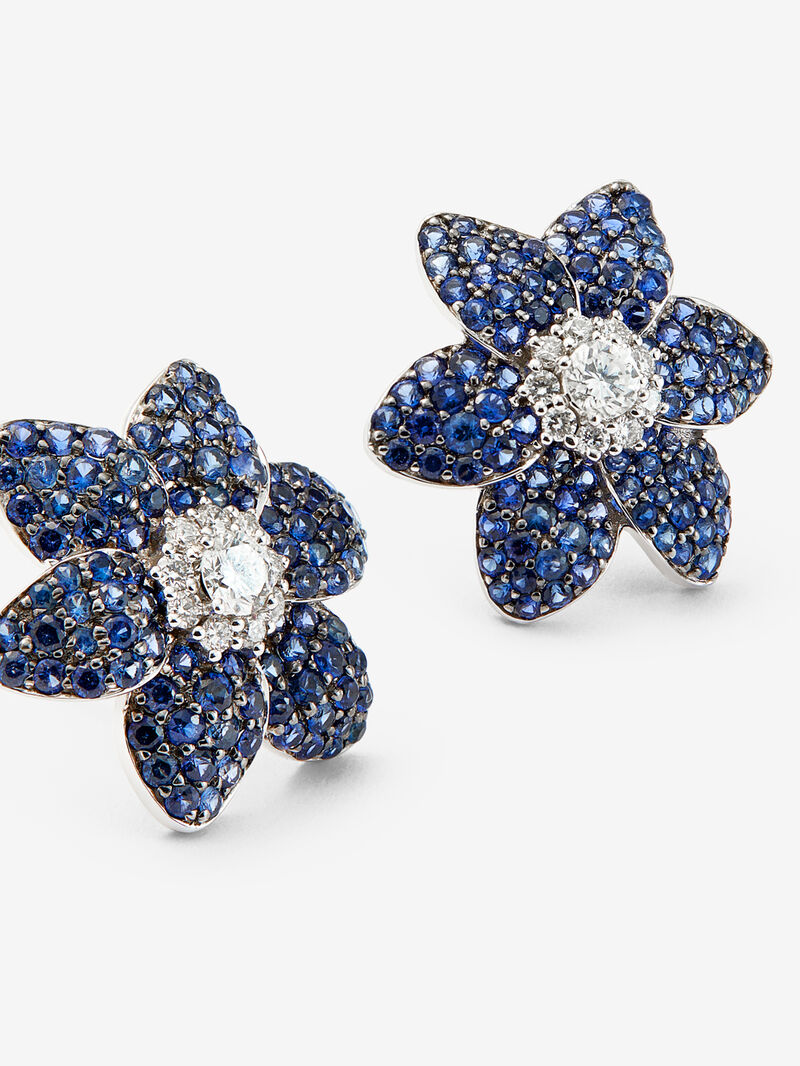 18kt white gold flower earrings with diamonds and blue sapphires image number 2