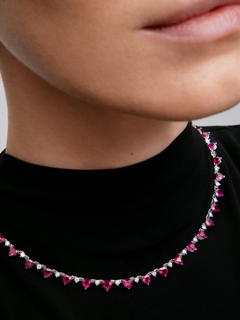 18K white gold necklace with 25 heart-cut red rubies with a total of 11.59 cts, 36 brilliant-cut diamonds with a total of 5.44 cts and 24 brilliant-cut diamonds with a total of 1.3 cts image number 1