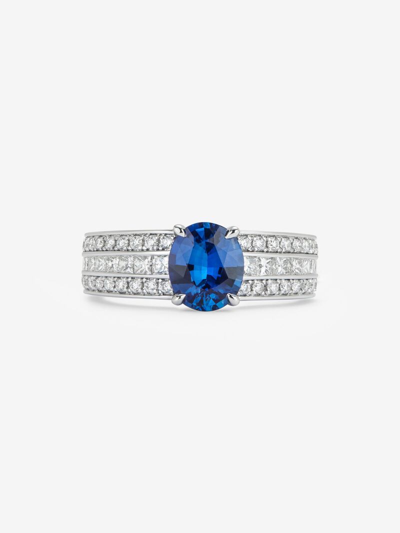 18K white gold ring with oval-cut royal blue sapphire of 2.53 cts, 44 brilliant-cut diamonds with a total of 0.37 cts and 22 princess-cut diamonds with a total of 0.58 cts image number 1