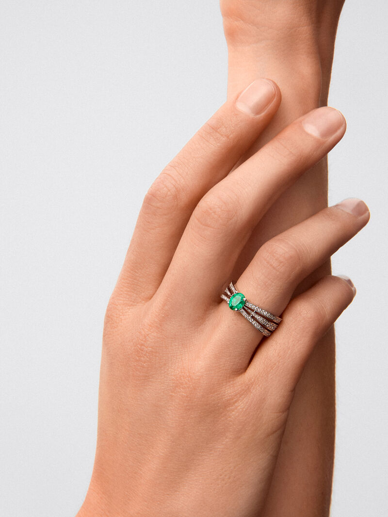 18K white gold multi-arm ring with oval-cut emerald ​​of 0.63 cts and brilliant-cut diamonds with a total of 0.43 cts image number 3