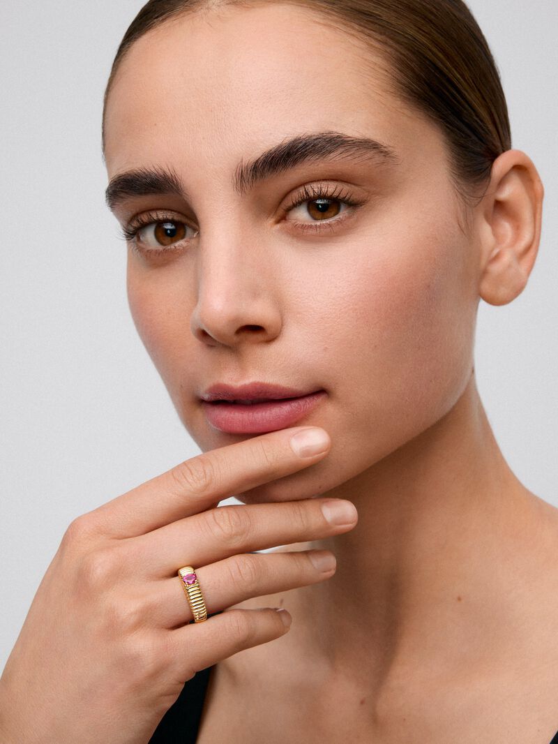 18K Yellow Gold Fluted Ring with Oval Cut Ruby image number 0