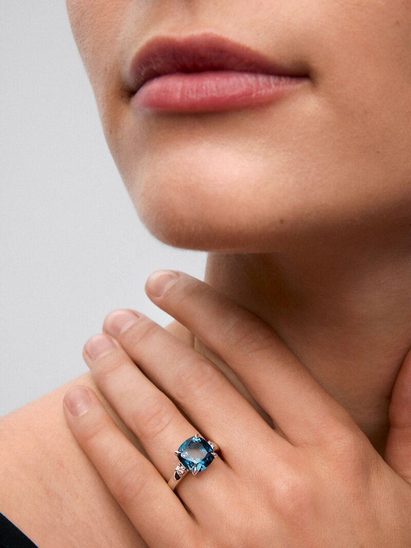 925 silver triple ring with cushion-cut London blue topaz of 5.08 cts and 2 brilliant-cut diamonds with a total of 0.12 cts image number 3