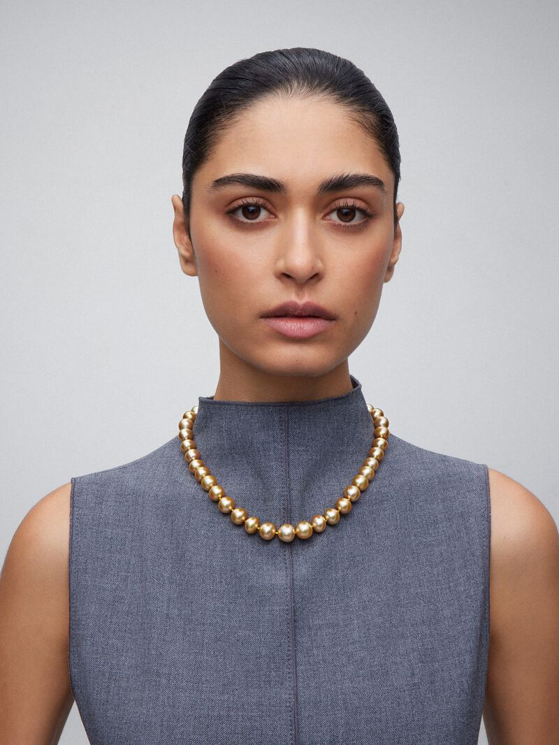 18K white gold necklace with 39 spherical golden pearls image number 1
