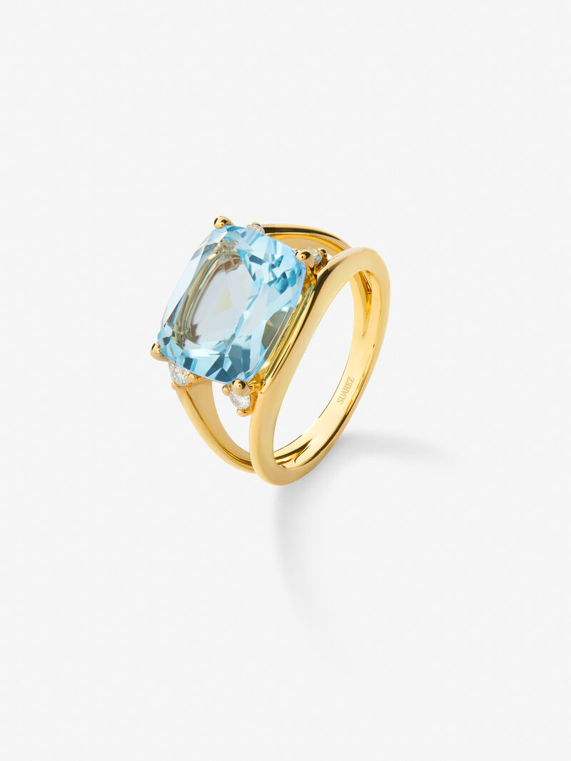 18kt yellow gold ring with diamonds and sky topacios image number 0