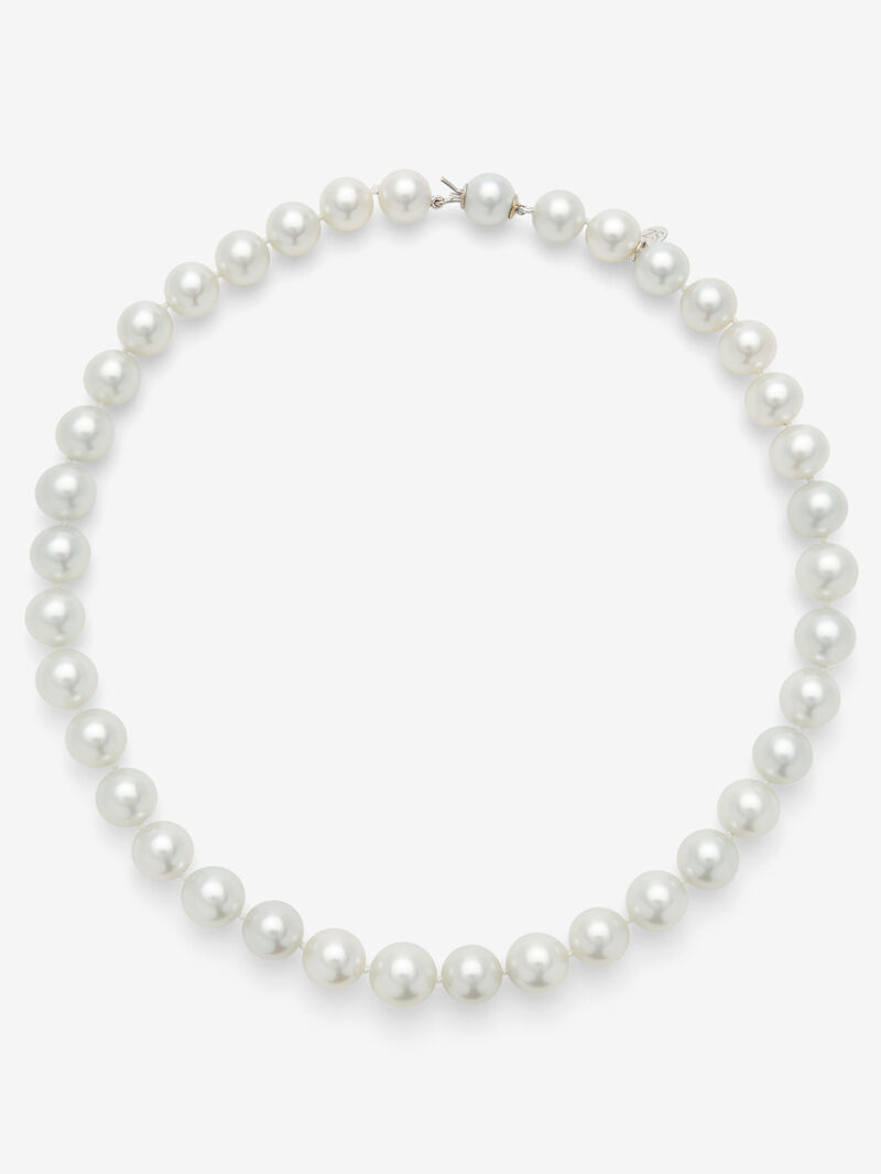Australian Pearl Pendant with 18K White Gold Clasp image number 0