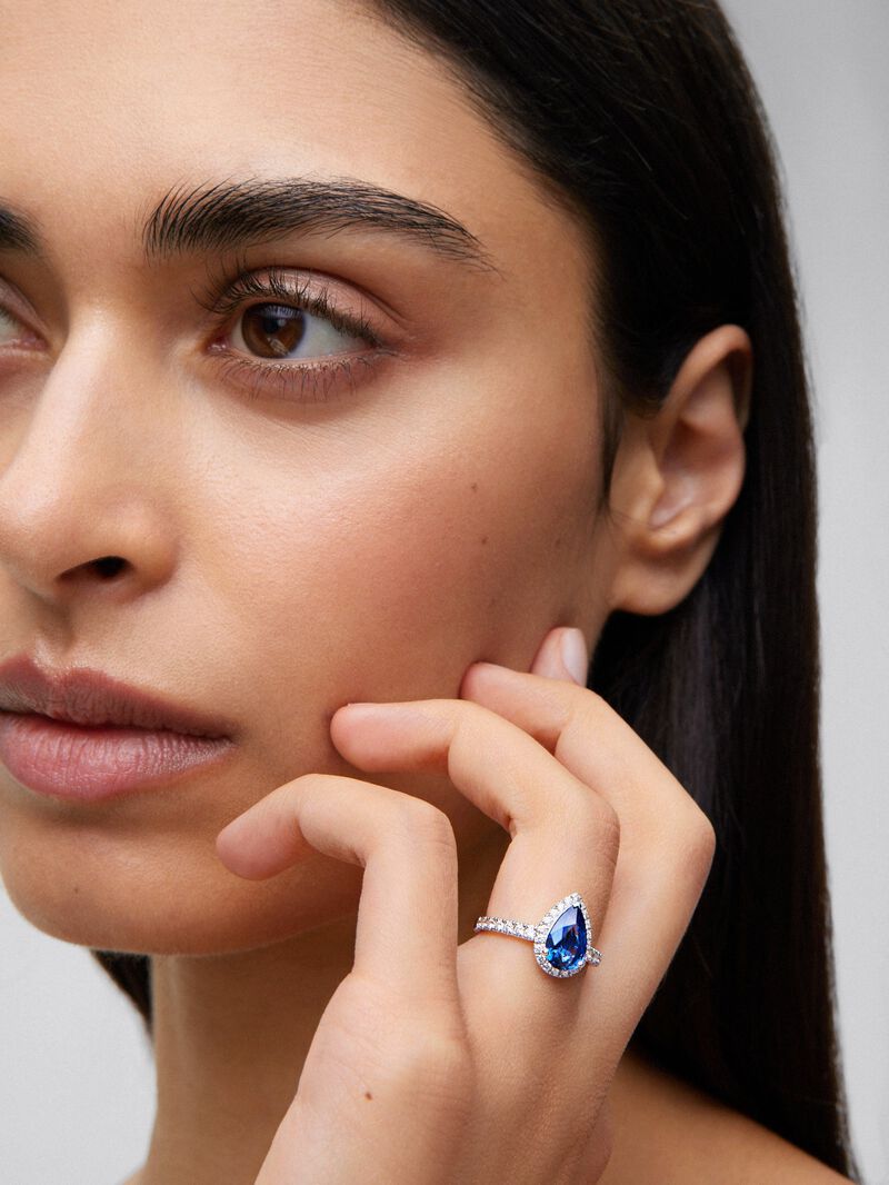 18K White Gold Ring with Royal Blue Zafir image number 1