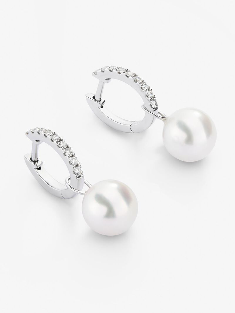 18K white gold hoop earrings with 18 brilliant-cut diamonds with a total of 0.21 cts and 2 8.5mm Akoya pearls image number 2