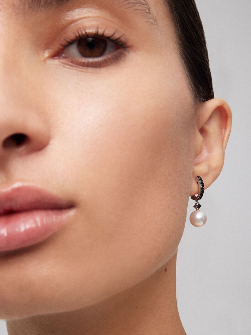 925 Silver hoop earring combined with 8.5 mm Akoya pearl and spinel. image number 0