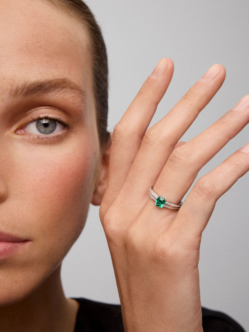 18K white gold ring with octagonal cut emerald of 0.62 cts and 52 brilliant cut diamonds with a total of 0.19 cts image number 3