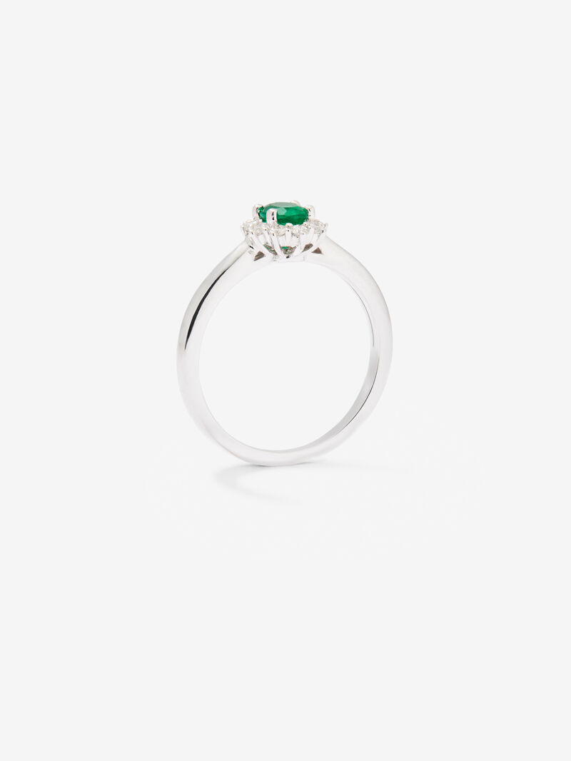18K white gold ring with oval-cut green emerald of 0.84 cts and brilliant-cut diamonds with a total of 0.44 cts image number 2