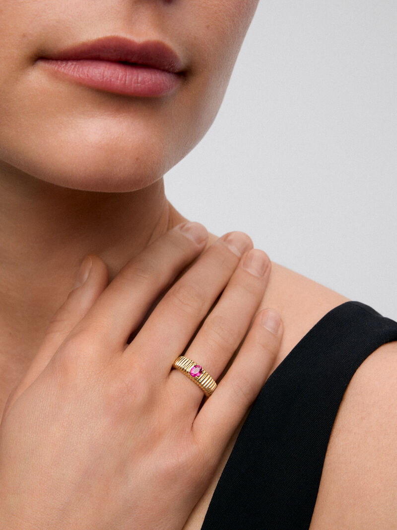 18K Yellow Gold Fluted Ring with Oval Cut Ruby image number 3