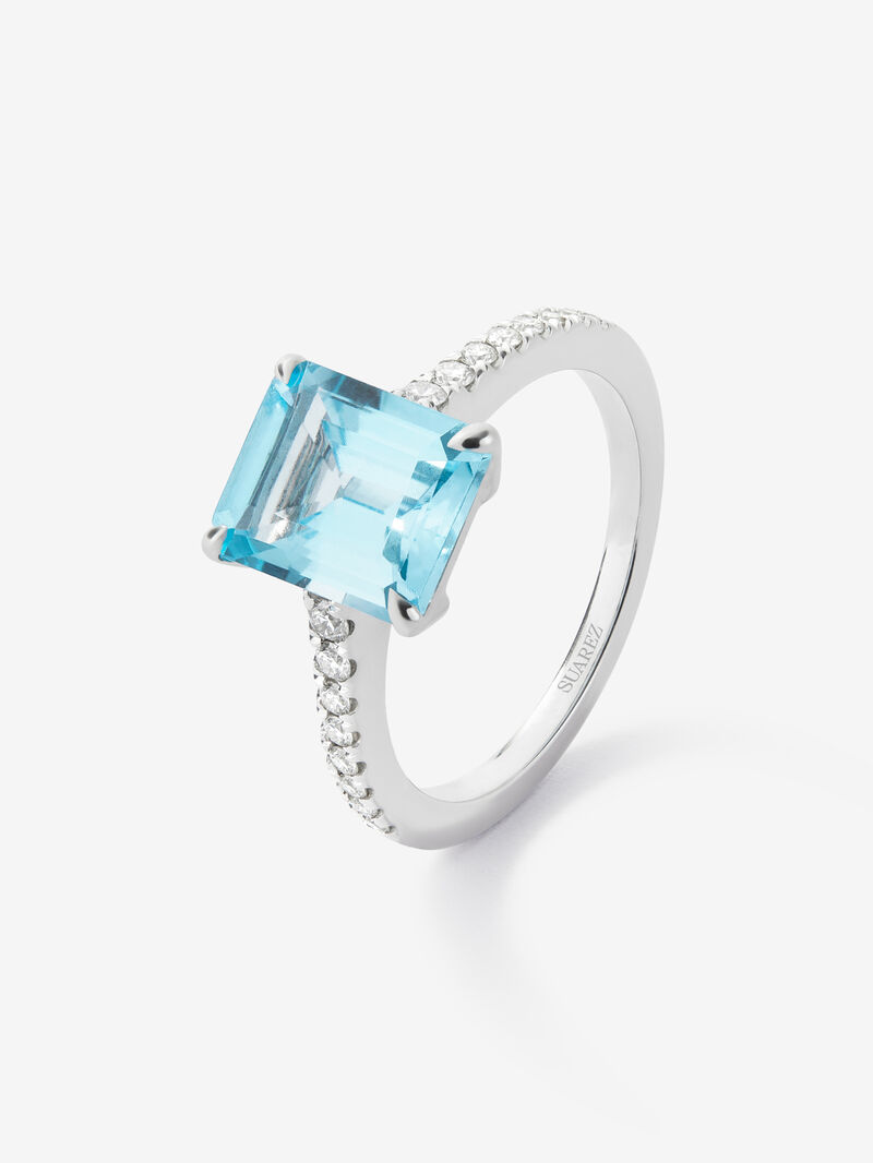 18K white gold ring with sky blue topaz in octagonal cut of 3.42 cts and brilliant cut diamonds with a total of 0.19 cts image number 0