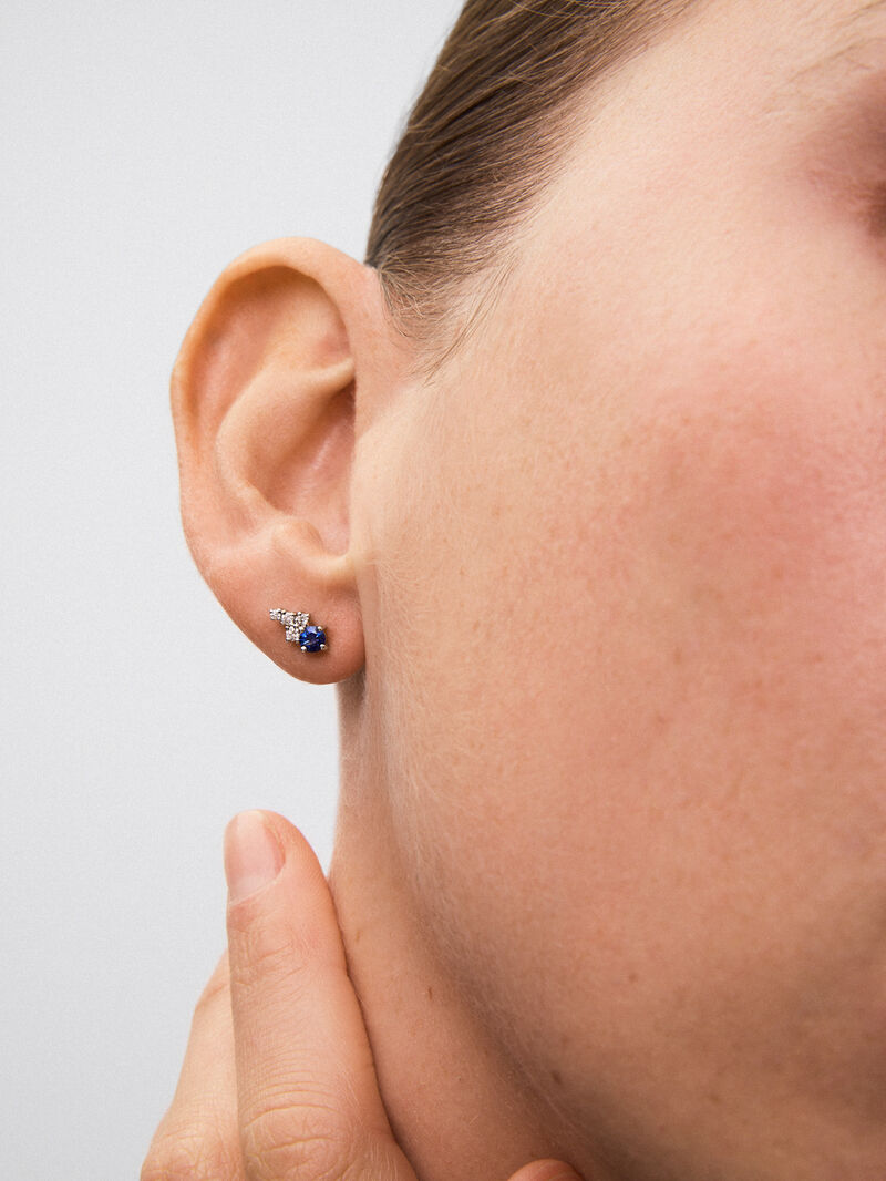 Right individual earring made of 18K white gold with sapphire and diamonds. image number 1