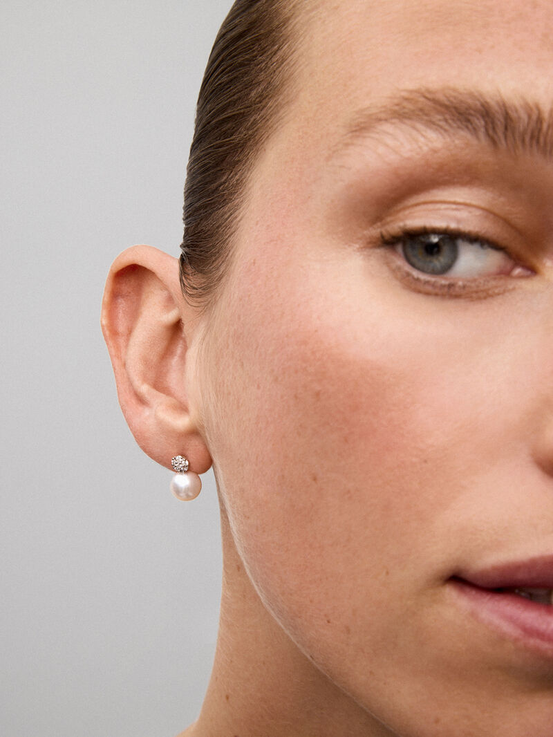 18k White Gold Earring with 8mm Australian Pearl and Diamond. image number 2