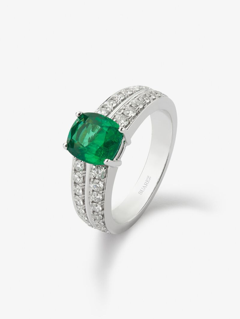 18K white gold ring with cushion-cut emerald of 1,563 cts and 36 brilliant-cut diamonds with a total of 0.64 cts image number 0