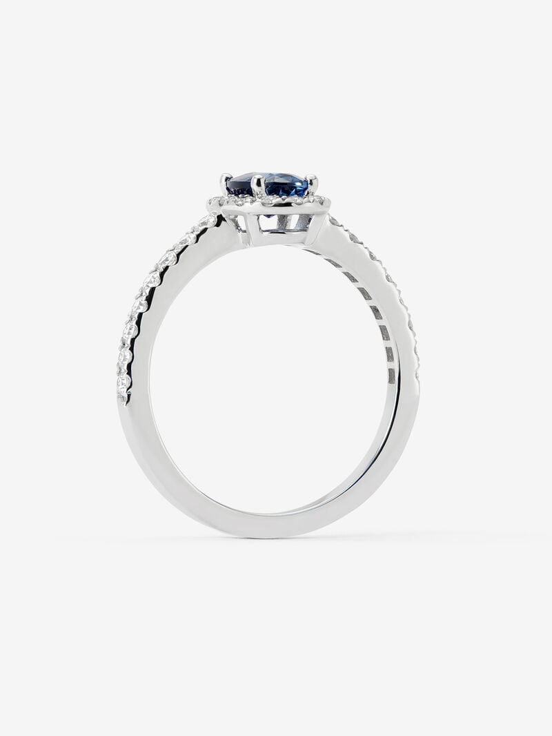 18K white gold ring with a 0.91 ct oval-cut blue sapphire and a brilliant-cut diamond border with a total of 0.37 cts image number 4