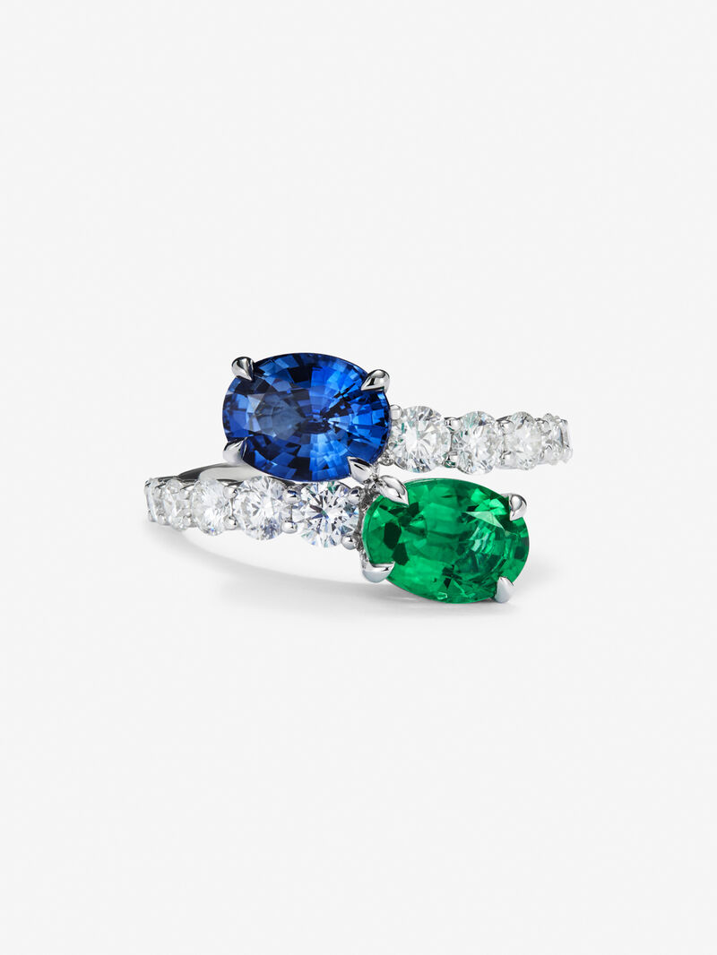 You and me ring in 18K white gold with oval-cut blue sapphire of 1.75 cts, oval-cut emerald of 1.28 cts and 12 brilliant-cut diamonds with a total of 0.25 cts image number 2