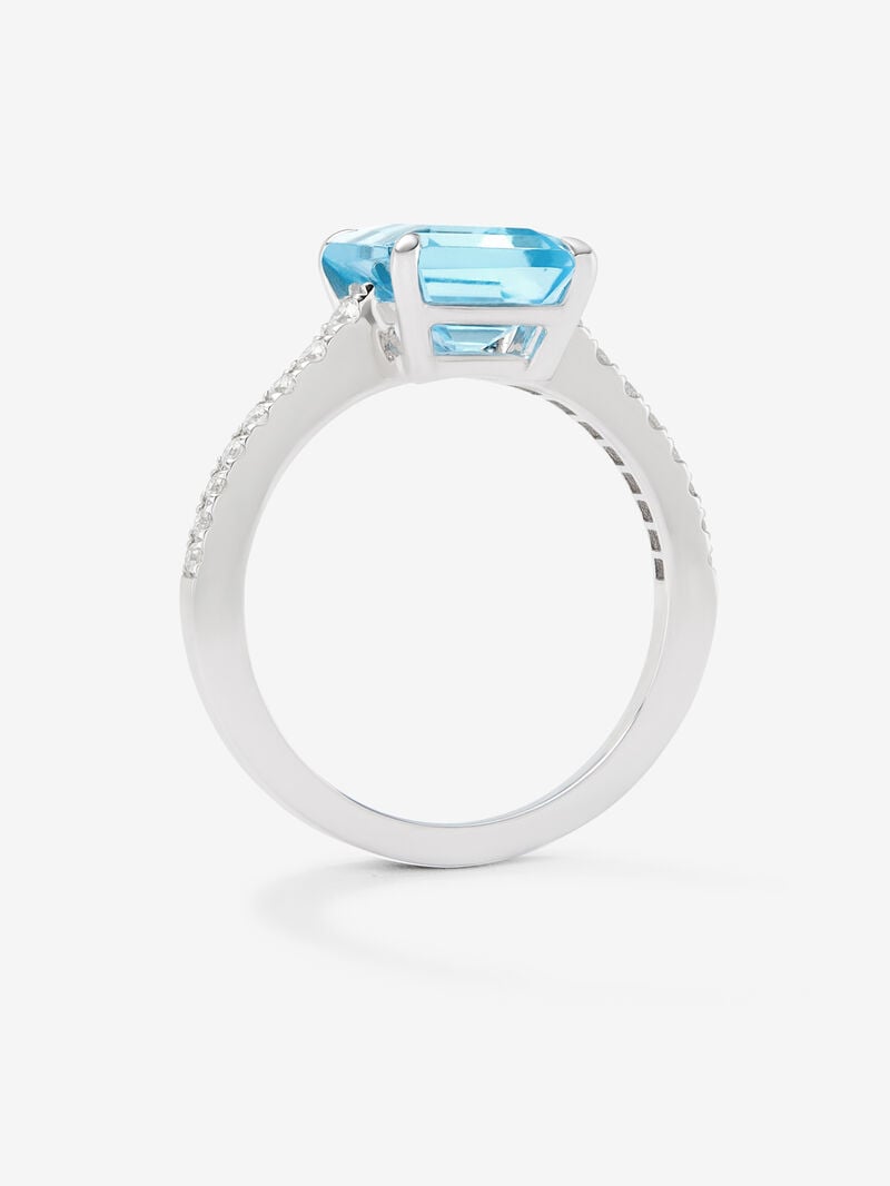 18K white gold ring with sky blue topaz in octagonal cut of 3.42 cts and brilliant cut diamonds with a total of 0.19 cts image number 2