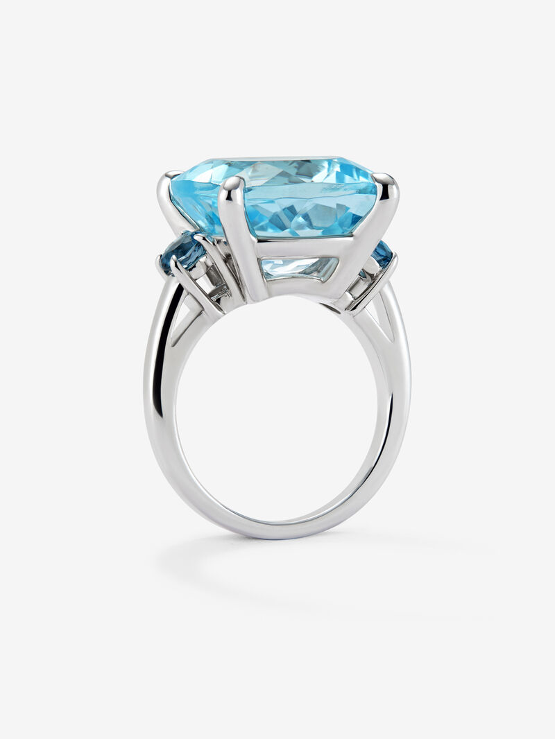 925 silver ring with cushion-cut sky blue topaz of 16.90 cts and 2 brilliant-cut London blue topazes with a total of 0.27 cts image number 4