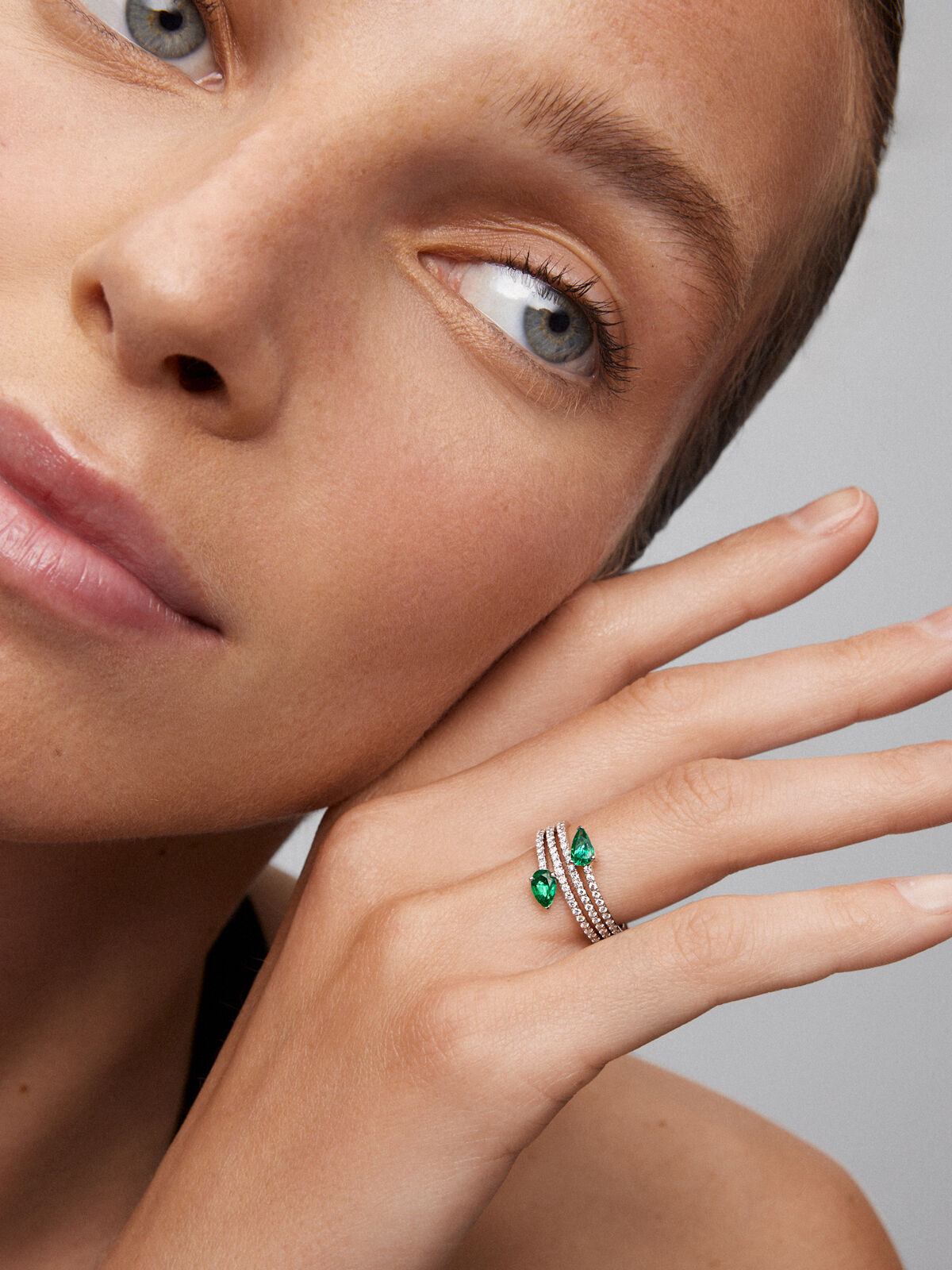 Anillo esmeralda suarez outlet