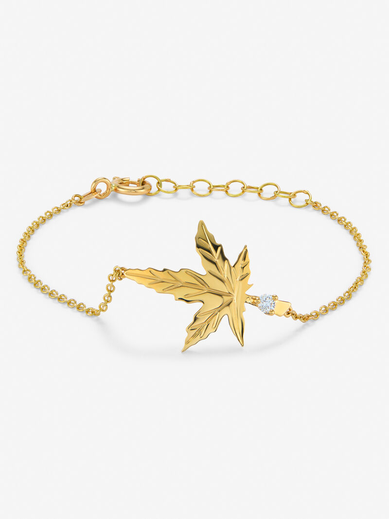 18K yellow gold bracelet with a 0.08 ct brilliant-cut diamond, in a maple leaf design image number 0