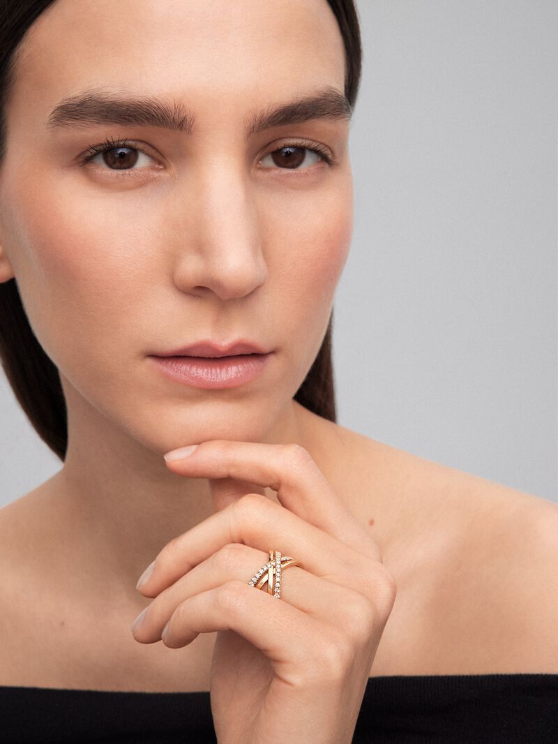 18K yellow gold cross ring with 40 brilliant-cut diamonds with a total of 0.57 cts image number 3