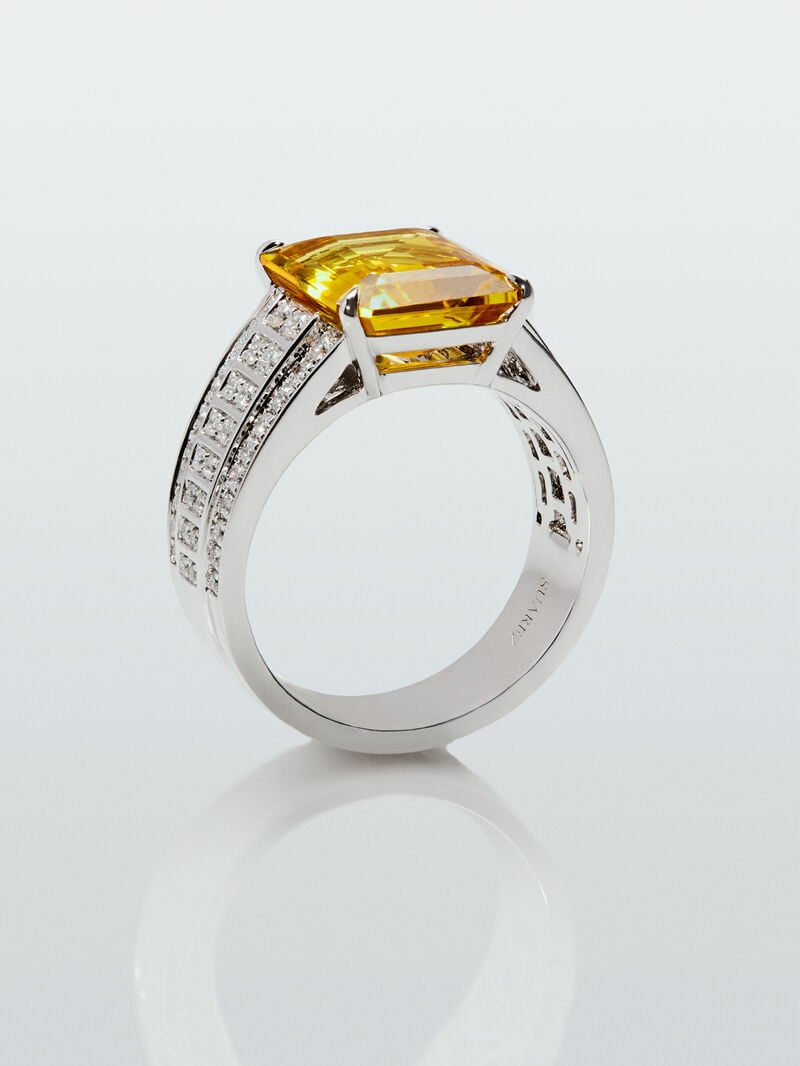 18K white gold ring with octagonal-cut yellow sapphire of 5.548 cts and 70 brilliant-cut diamonds with a total of 0.45 cts image number 2