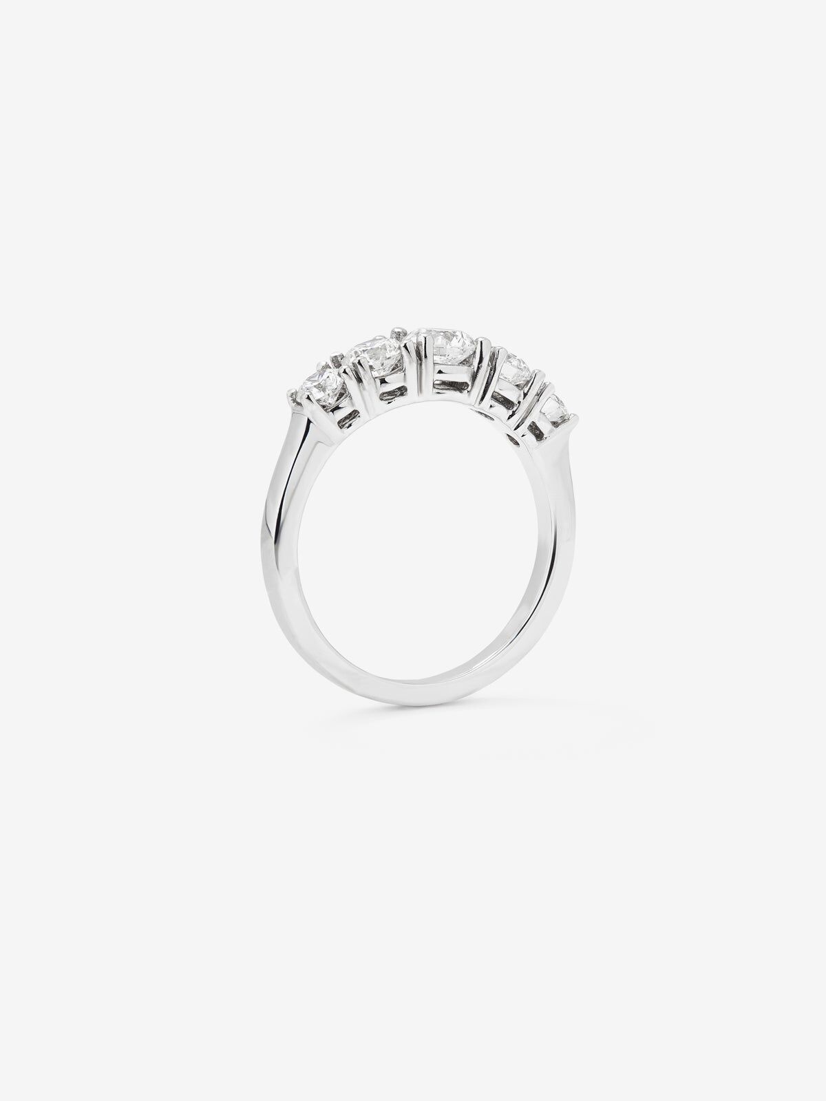 Anillo cinquillo de oro blanco de 18K con 5 diamantes en talla brillante con un total de 1 2 cts Suarez