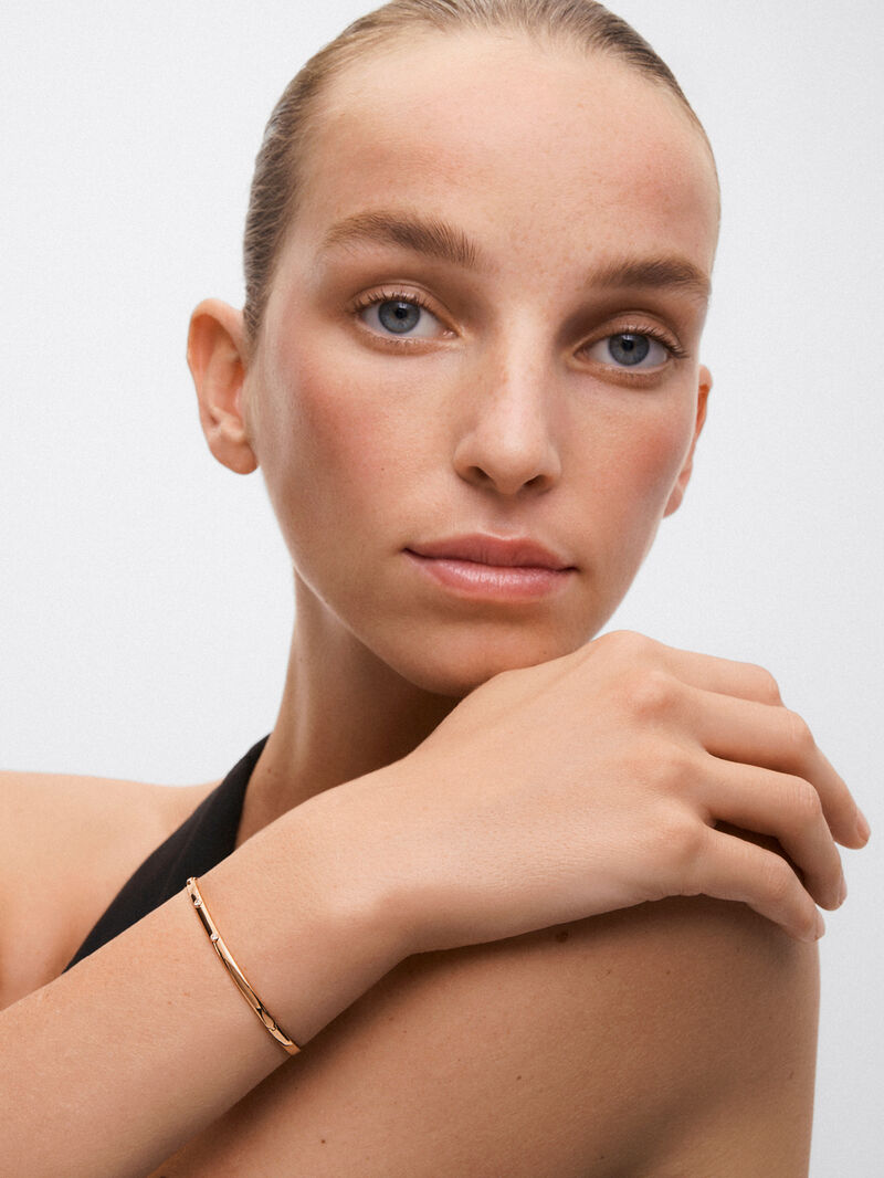 Rigid 18K yellow gold bracelet with 3 brilliant-cut diamonds with a total of 0.07 cts image number 3