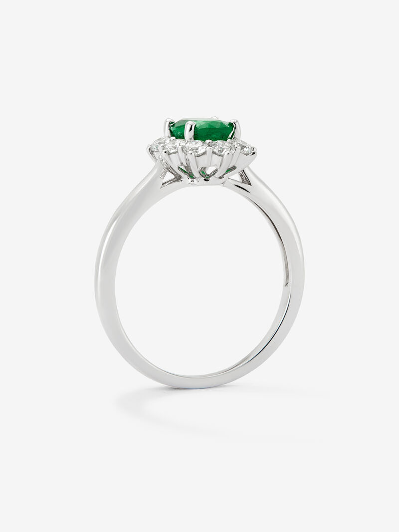 18K white gold ring with oval-cut green emerald of 0.5 cts and brilliant-cut diamonds with a total of 0.18 cts image number 2