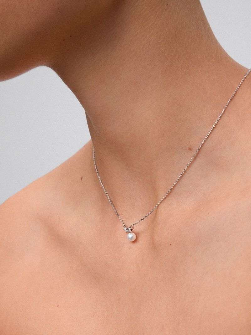 18k white gold pendant necklace with Akoya pearl and diamonds. image number 3