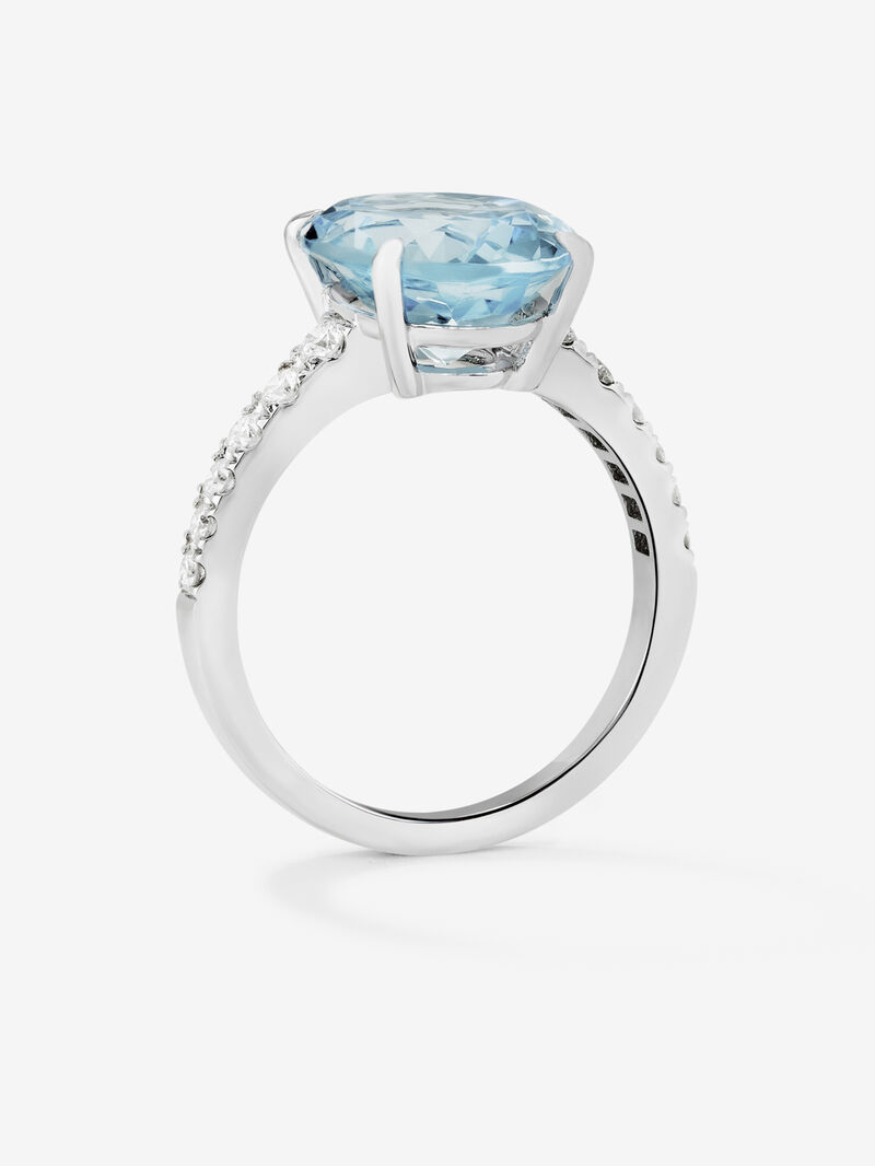 18K white gold ring with oval-cut sky blue topaz of 5.8 cts and 12 brilliant-cut diamonds with a total of 0.3 cts image number 4
